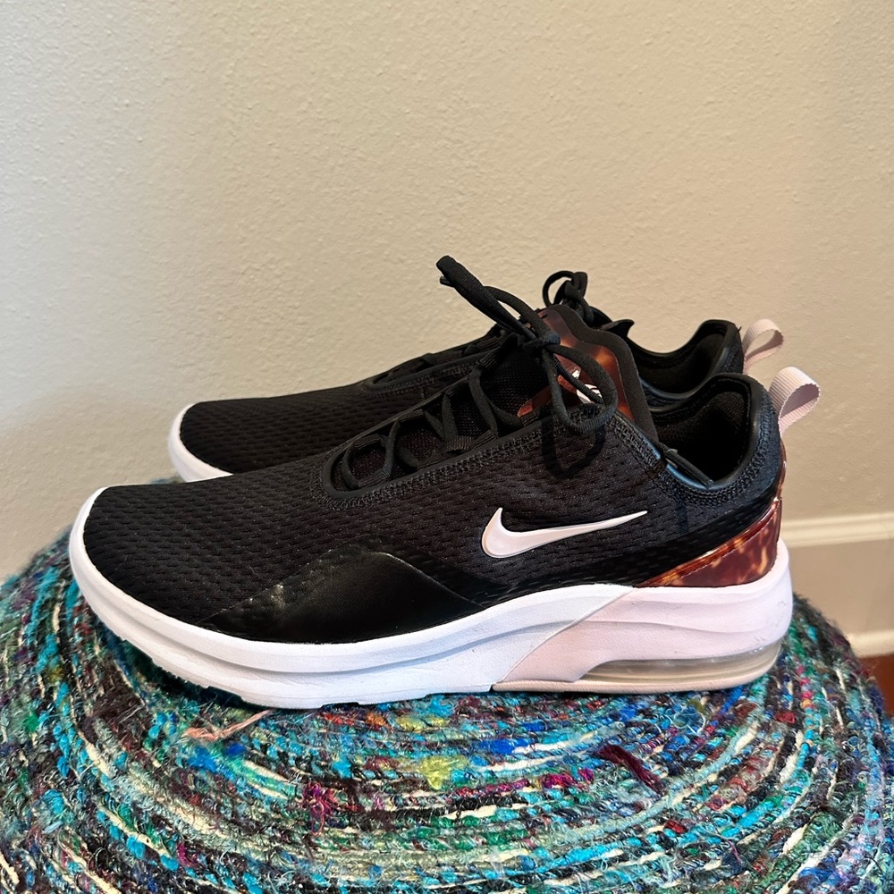 Women’s Nike shoes - Picture 4 of 5